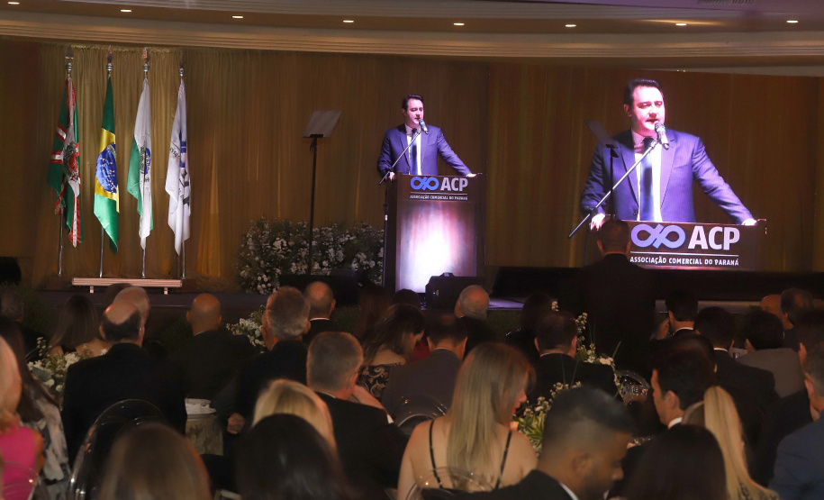 O governador Carlos Massa Ratinho Junior participa da posse de Camilo Turmina, novo presidente da Associação Comercial do Paraná. Presentes: Glaucio Geara, ex-presidente da ACP; os ex-governadores: Mario Pereira; Orlando Pessuti; e Cida Borghetti; vice- governador Darci Piana; o prefeito de Curitiba, Rafael Greca; entre outros.
Curitiba, 05-03-20.
Foto: Arnaldo Alves / AEN.