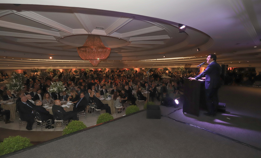 O governador Carlos Massa Ratinho Junior participa da posse de Camilo Turmina, novo presidente da Associação Comercial do Paraná. Presentes: Glaucio Geara, ex-presidente da ACP; os ex-governadores: Mario Pereira; Orlando Pessuti; e Cida Borghetti; vice- governador Darci Piana; o prefeito de Curitiba, Rafael Greca; entre outros.
Curitiba, 05-03-20.
Foto: Arnaldo Alves / AEN.