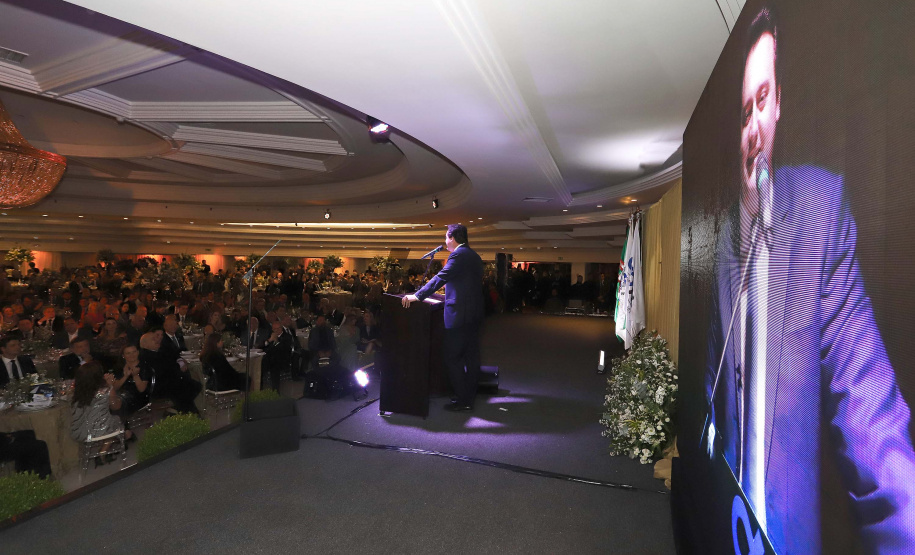 O governador Carlos Massa Ratinho Junior participa da posse de Camilo Turmina, novo presidente da Associação Comercial do Paraná. Presentes: Glaucio Geara, ex-presidente da ACP; os ex-governadores: Mario Pereira; Orlando Pessuti; e Cida Borghetti; vice- governador Darci Piana; o prefeito de Curitiba, Rafael Greca; entre outros.
Curitiba, 05-03-20.
Foto: Arnaldo Alves / AEN.