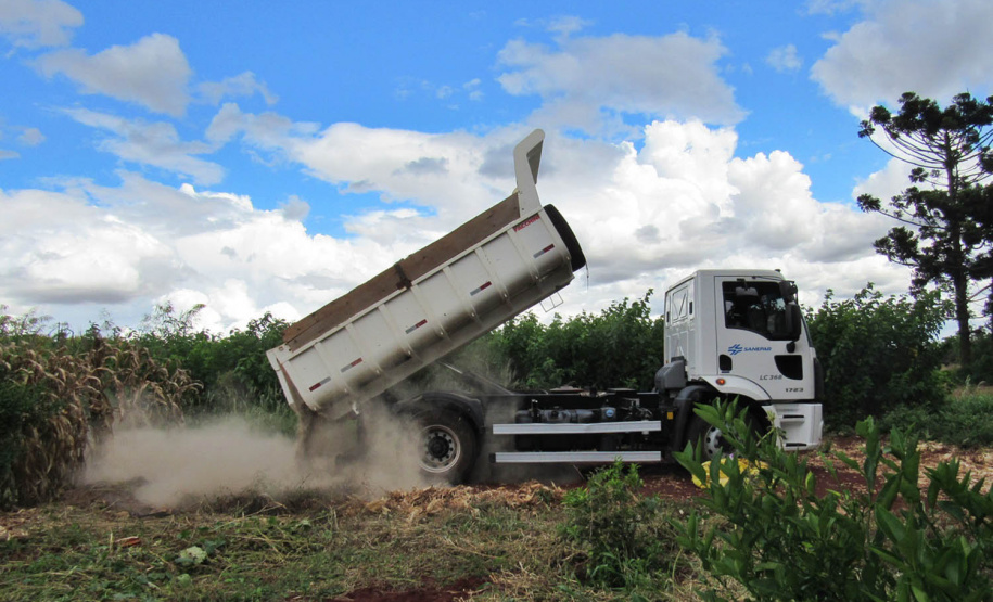 Lodo de esgoto beneficia pequenos agricultores no Paraná. Foto:Sanepar