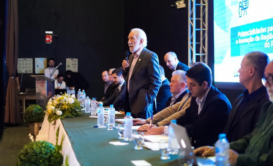 O vice-governador Darci Piana e o chefe da Casa Civil do Governo do Estado, Guto Silva, participaram na última quinta-feira (05) de uma audiência pública em São Mateus do Sul para ouvir as demandas e debater com lideranças locais alternativas de desenvolvimento para as regiões Sudeste e Centro-Sul do Paraná.Foto:AEN