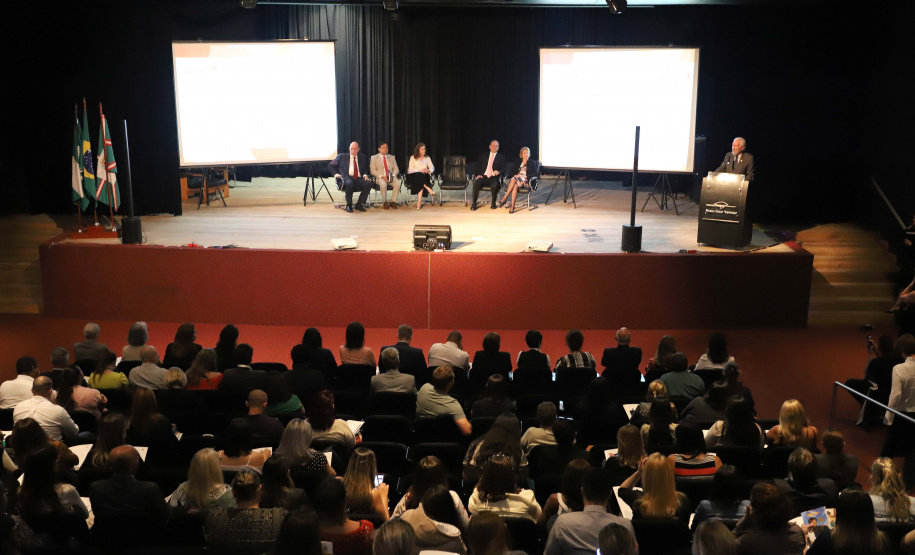 O governador em exercício Darci Piana, participou da abertura do Seminário Estadual do Marco Legal da Primeira Infância.
Curitiba, 09-03-20.
Foto: Arnaldo Alves / AEN