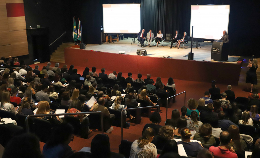 O governador em exercício Darci Piana, participou da abertura do Seminário Estadual do Marco Legal da Primeira Infância.
Curitiba, 09-03-20.
Foto: Arnaldo Alves / AEN