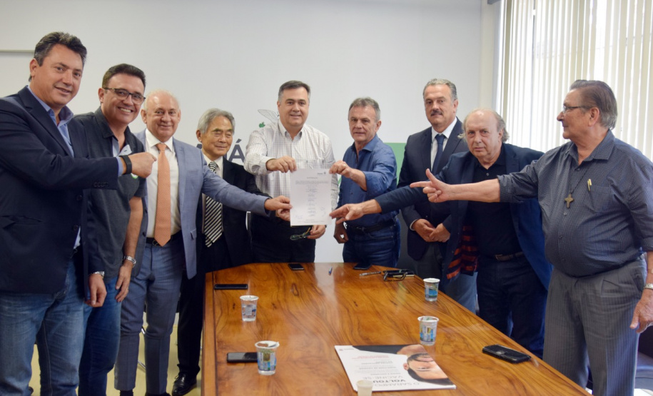 O secretário estadual da Saúde, Beto Preto, reuniu-se nesta segunda-feira (9)&#8354;om deputados federais que destinaram emendas para a construção do Centro Oncológico Hospital São Vicente de Paulo (Hospital do Câncer), em Guarapuava. Foto:SESA
