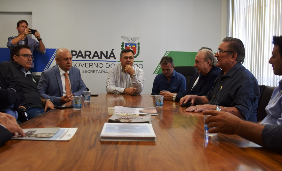 O secretário estadual da Saúde, Beto Preto, reuniu-se nesta segunda-feira (9)&#8354;om deputados federais que destinaram emendas para a construção do Centro Oncológico Hospital São Vicente de Paulo (Hospital do Câncer), em Guarapuava. Foto:SESA