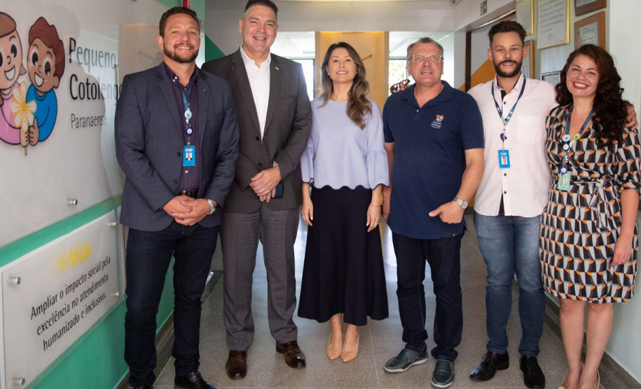 A Companhia Paranaense de Gás (Compagas) apoia, com repasse de recursos, o projeto de melhorias e ampliação da Unidade de Cuidados Prolongados (U.C.P. II) do Pequeno Cotolengo, entidade de Curitiba, que abriga pessoas com deficiência. Nesta segunda-feira (09), a primeira-dama do Paraná, Luciana Saito Massa, e o presidente da Compagas, Rafael Lamastra Jr. visitaram o Pequeno Cotolengo, para acompanhar de perto o projeto, que contribuirá para o sistema de saúde do Estado. Foto:Divulgação