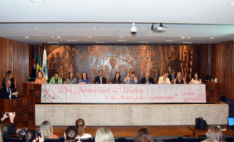 As Secretarias de Estado da Saúde e da Segurança Pública e Administração Penitenciária do Paraná renovam termo de cooperação técnica para o atendimento integral e humanizado às pessoas em situação de violência sexual. Foto: Antonio Américo/SESA