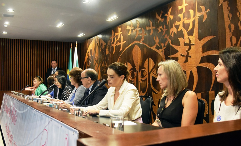 As Secretarias de Estado da Saúde e da Segurança Pública e Administração Penitenciária do Paraná renovam termo de cooperação técnica para o atendimento integral e humanizado às pessoas em situação de violência sexual. Foto: Antonio Américo/SESA