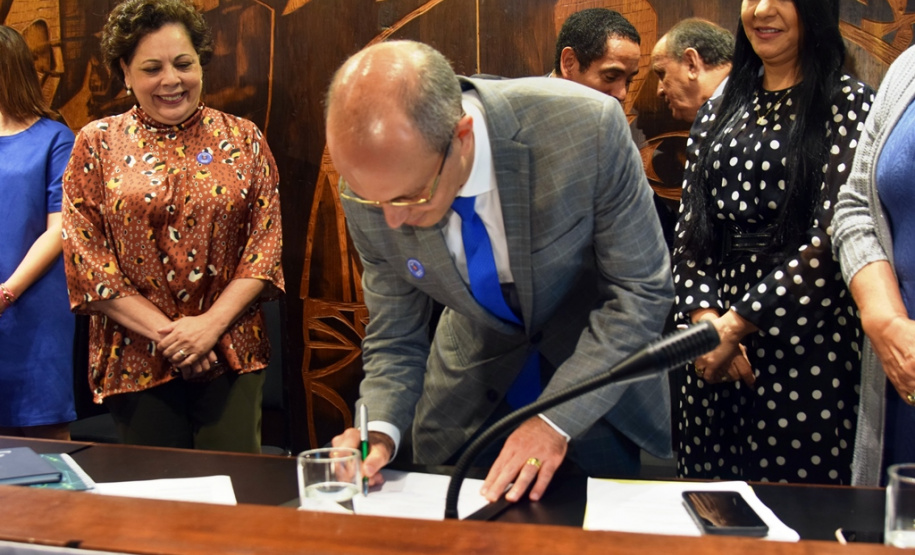 As Secretarias de Estado da Saúde e da Segurança Pública e Administração Penitenciária do Paraná renovam termo de cooperação técnica para o atendimento integral e humanizado às pessoas em situação de violência sexual. Foto: Antonio Américo/SESA