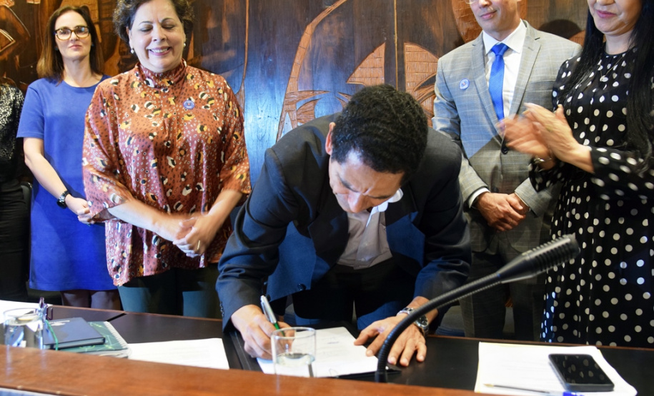 As Secretarias de Estado da Saúde e da Segurança Pública e Administração Penitenciária do Paraná renovam termo de cooperação técnica para o atendimento integral e humanizado às pessoas em situação de violência sexual. Foto: Antonio Américo/SESA