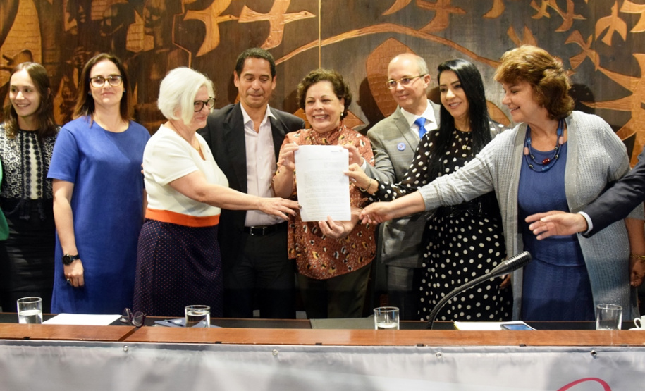 As Secretarias de Estado da Saúde e da Segurança Pública e Administração Penitenciária do Paraná renovam termo de cooperação técnica para o atendimento integral e humanizado às pessoas em situação de violência sexual. Foto: Antonio Américo/SESA