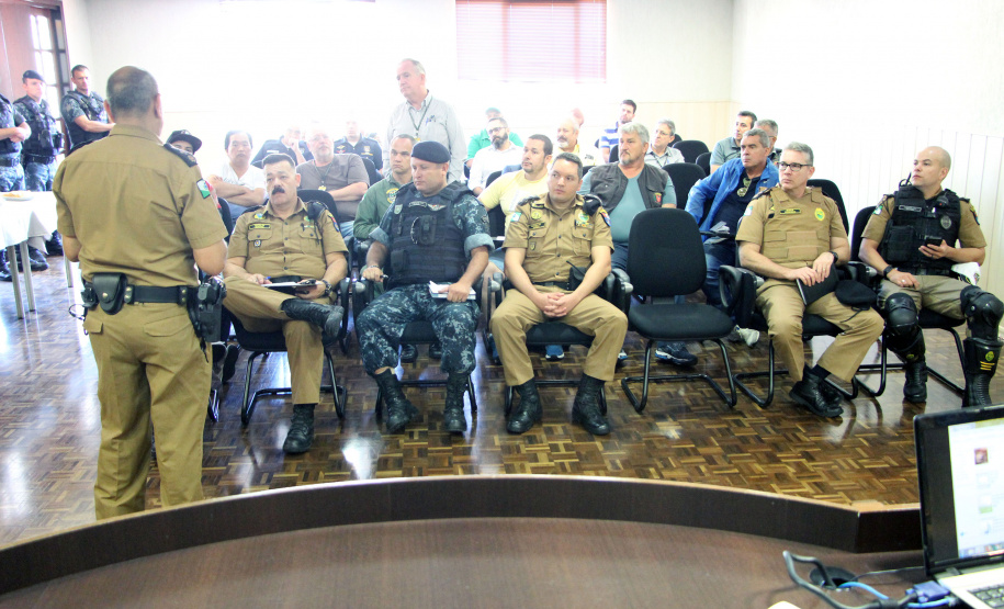 Reunião da PM com torcidas e clubes define ações para o Atletiba. Foto: Soldado Adilson Voinaski Afonso