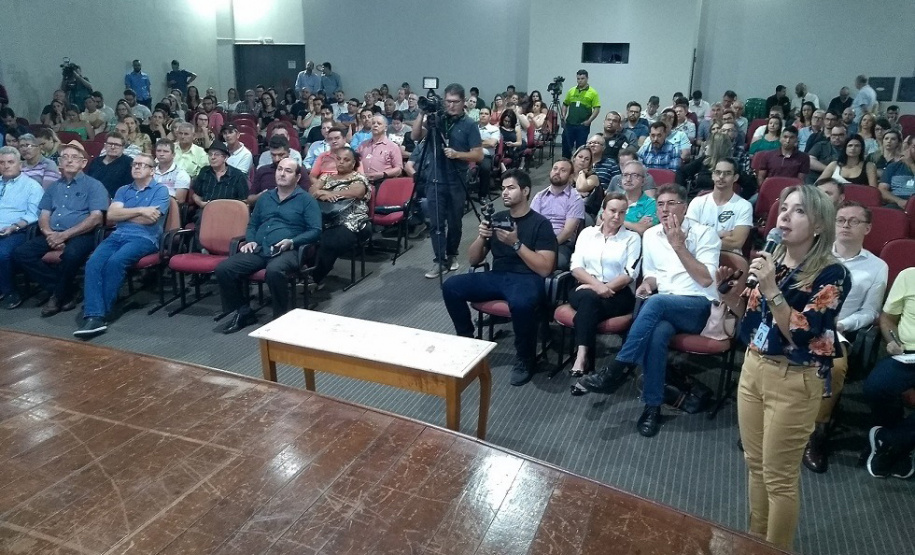 Gerente Rita Camana apresenta dados do Plano de Segurança da Água. Foto: Sanepar