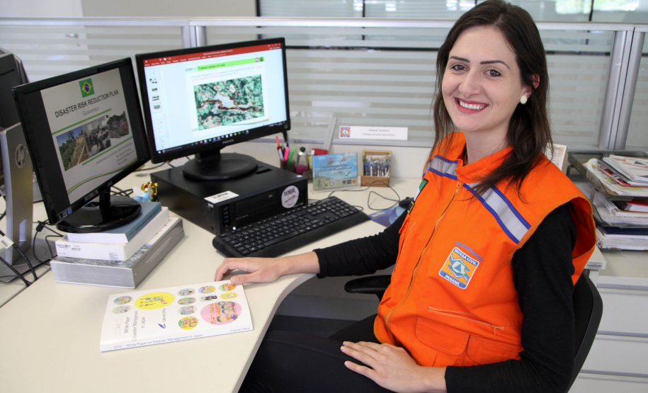 Defesa civil Estado planeja metodologia para redução de desastres. Como parte desse planejamento, a geóloga Fabiane Acordes, da Defesa Civil do Paraná, representou o Estado no curso Redução de Riscos em Desastres, promovido pela Agência Internacional de Cooperação do Japão (Jica - Japan International Cooperation Agency), na cidade de Kobe, entre janeiro e fevereiro deste ano. A ideia é replicar a expertise dos japoneses em prevenção em nível local. Foto: Ari Dias/AEN