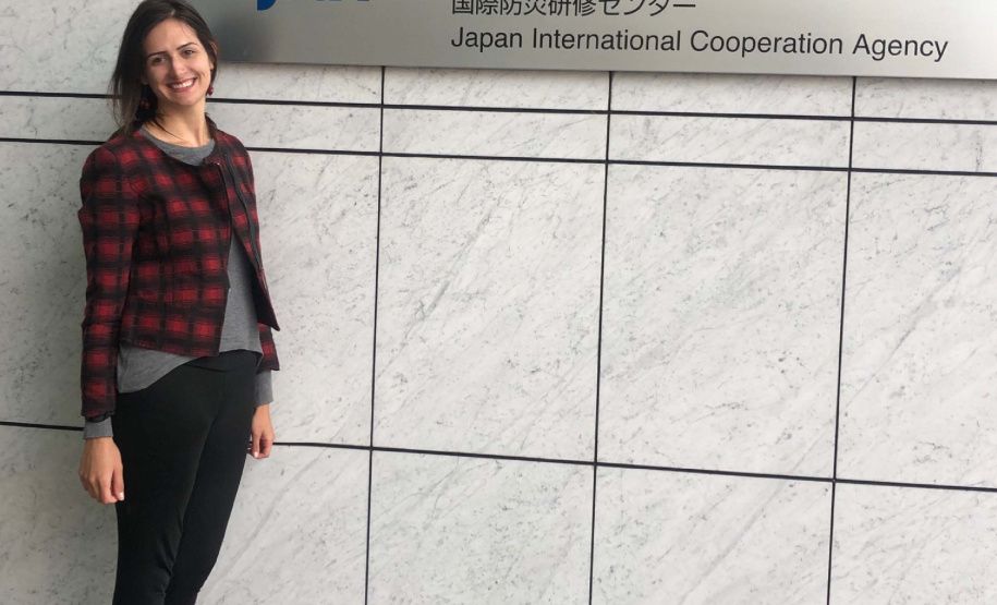 Estado planeja metodologia para redução de desastres. Como parte desse planejamento, a geóloga Fabiane Acordes, da Defesa Civil do Paraná, representou o Estado no curso Redução de Riscos em Desastres, promovido pela Agência Internacional de Cooperação do Japão (Jica - Japan International Cooperation Agency), na cidade de Kobe, entre janeiro e fevereiro deste ano. A ideia é replicar a expertise dos japoneses em prevenção em nível local. Foto: Defesa Civil