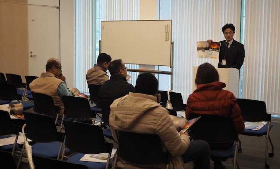 Estado planeja metodologia para redução de desastres. Como parte desse planejamento, a geóloga Fabiane Acordes, da Defesa Civil do Paraná, representou o Estado no curso Redução de Riscos em Desastres, promovido pela Agência Internacional de Cooperação do Japão (Jica - Japan International Cooperation Agency), na cidade de Kobe, entre janeiro e fevereiro deste ano. A ideia é replicar a expertise dos japoneses em prevenção em nível local. Foto: Defesa Civil