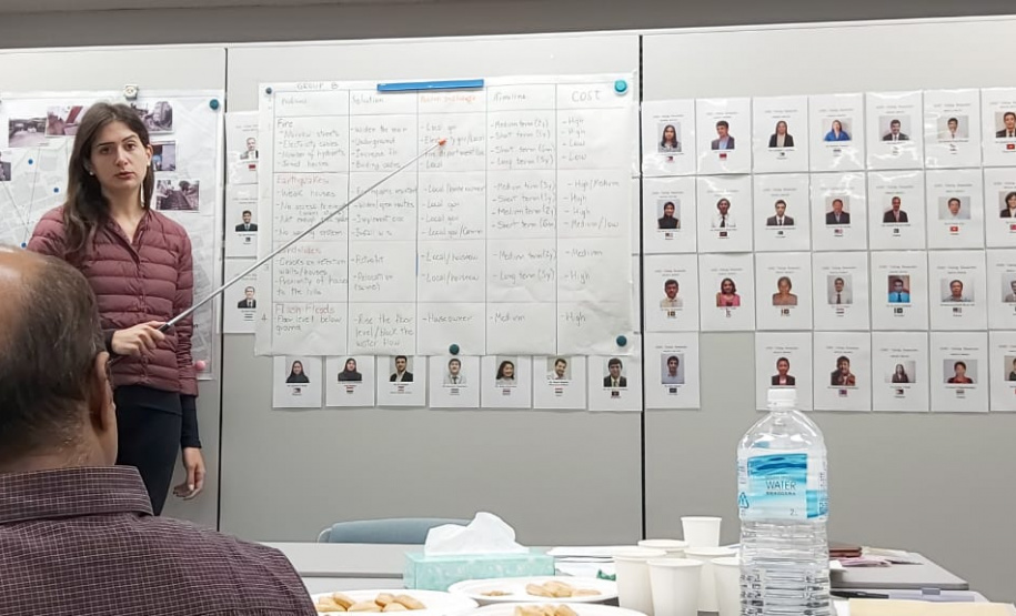 Estado planeja metodologia para redução de desastres. Como parte desse planejamento, a geóloga Fabiane Acordes, da Defesa Civil do Paraná, representou o Estado no curso Redução de Riscos em Desastres, promovido pela Agência Internacional de Cooperação do Japão (Jica - Japan International Cooperation Agency), na cidade de Kobe, entre janeiro e fevereiro deste ano. A ideia é replicar a expertise dos japoneses em prevenção em nível local. Foto: Defesa Civil