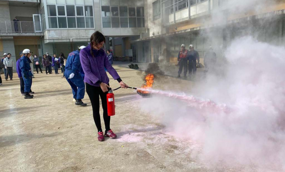 Estado planeja metodologia para redução de desastres. Como parte desse planejamento, a geóloga Fabiane Acordes, da Defesa Civil do Paraná, representou o Estado no curso Redução de Riscos em Desastres, promovido pela Agência Internacional de Cooperação do Japão (Jica - Japan International Cooperation Agency), na cidade de Kobe, entre janeiro e fevereiro deste ano. A ideia é replicar a expertise dos japoneses em prevenção em nível local. Foto: Defesa Civil