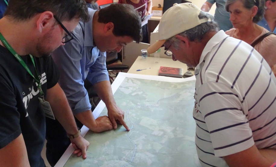 O projeto de pavimentação da rodovia PR-160, no trecho entre Imbaú e Reserva, foi apresentado para a população das duas cidades em audiências públicas nesta terça-feira (10), nas respectivas câmaras de vereadores. Os eventos foram promovidos pela Secretaria de Estado de Infraestrutura e Logística e o Departamento de Estrada