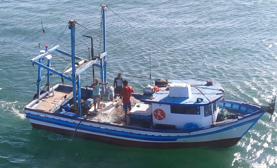 A Polícia Civil do Paraná (PCPR) realiza uma operação para fiscalizar a pesca irregular no Litoral do Paraná, em conjunto com o Instituto Brasileiro do Meio Ambiente e dos Recursos Naturais Renováveis (Ibama) e a Polícia Federal (PF). Nesta terça-feira (10), 37 toneladas de pescados foram apreendidas em Guaratuba e duas empresas interditadas. As ações continuam por tempo indeterminado. Foto: Polícia Civi