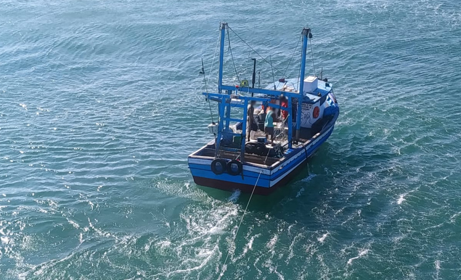 A Polícia Civil do Paraná (PCPR) realiza uma operação para fiscalizar a pesca irregular no Litoral do Paraná, em conjunto com o Instituto Brasileiro do Meio Ambiente e dos Recursos Naturais Renováveis (Ibama) e a Polícia Federal (PF). Nesta terça-feira (10), 37 toneladas de pescados foram apreendidas em Guaratuba e duas empresas interditadas. As ações continuam por tempo indeterminado. Foto: Polícia Civi