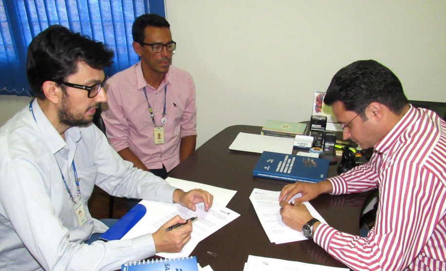 Assinatura do contrato garante descontos nas faturas de água da Prefeitura
. Foto: Sanepar