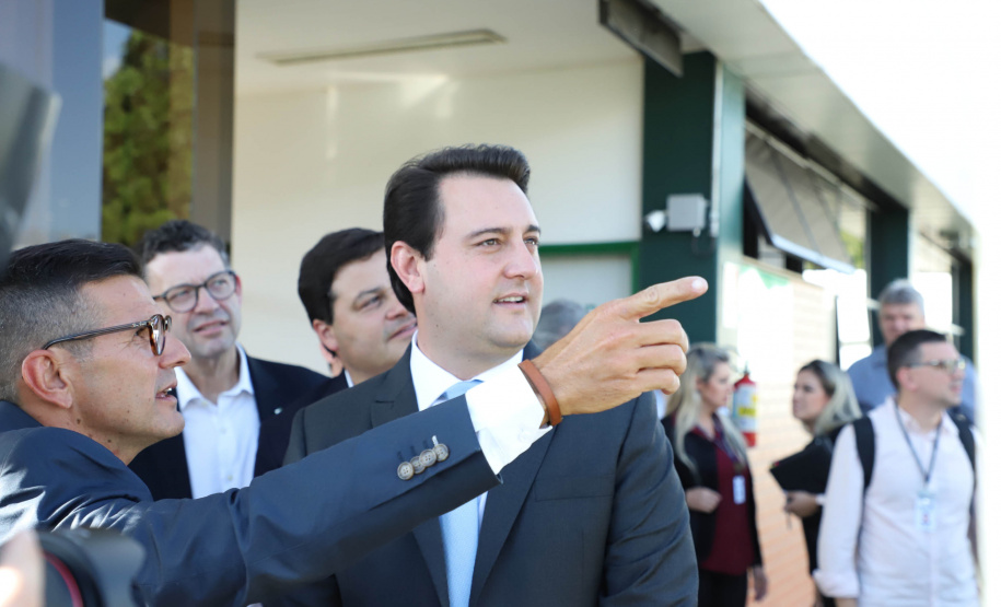 O Grupo Heineken confirmou novos investimentos no Paraná. Em cerimônia com o governador Carlos Massa Ratinho Junior, nesta quarta-feira (11), na sede da indústria, em Ponta Grossa, a cervejaria anunciou que vai destinar R$ 865 milhões até 2021 para a ampliação da produção da planta, concentrada em rótulos como Heineken e Amstel. Serão 600 novos empregos entre diretos e indiretos. O empreendimento tem o apoio do Governo do Estado por meio do Programa Paraná Competitivo.