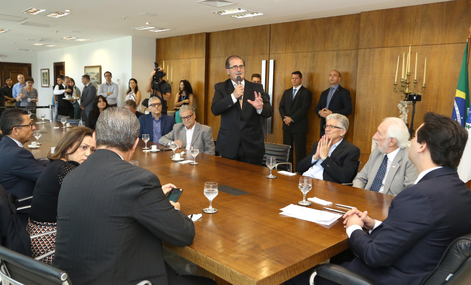 O governador Carlos Massa Ratinho Júnior assinou a autorização para nomeação de 263 professores para as universidades estaduais do Paraná. São profissionais de diversas áreas acadêmicas aprovados em concursos públicos realizados em anos anteriores e que ainda não haviam sido chamados. Curitiba,12/03/2020 Foto:Jaelson Lucas / AEN