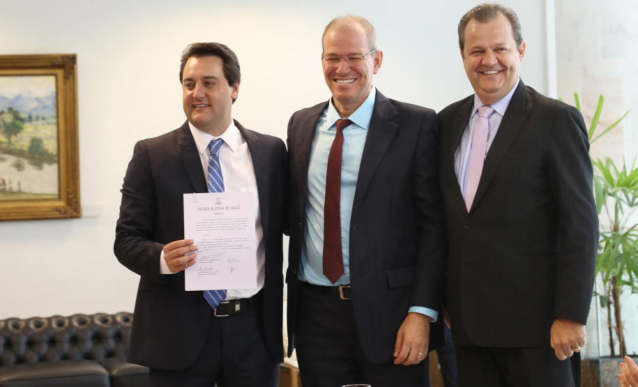 O governador Carlos Massa Ratinho Júnior assinou a autorização para nomeação de 263 professores para as universidades estaduais do Paraná. São profissionais de diversas áreas acadêmicas aprovados em concursos públicos realizados em anos anteriores e que ainda não haviam sido chamados. Curitiba,12/03/2020 Foto:Jaelson Lucas / AEN