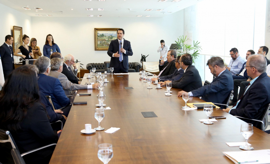 O governador Carlos Massa Ratinho Júnior assinou a autorização para nomeação de 263 professores para as universidades estaduais do Paraná. São profissionais de diversas áreas acadêmicas aprovados em concursos públicos realizados em anos anteriores e que ainda não haviam sido chamados. Curitiba,12/03/2020 Foto:Jaelson Lucas / AEN