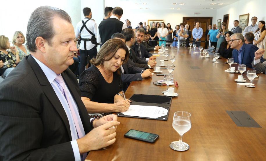 O governador Carlos Massa Ratinho Júnior assinou a autorização para nomeação de 263 professores para as universidades estaduais do Paraná. São profissionais de diversas áreas acadêmicas aprovados em concursos públicos realizados em anos anteriores e que ainda não haviam sido chamados. Curitiba,12/03/2020 Foto:Jaelson Lucas / AEN