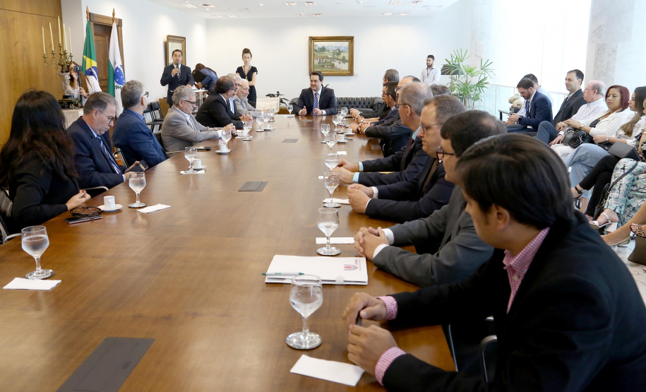 O governador Carlos Massa Ratinho Júnior assinou a autorização para nomeação de 263 professores para as universidades estaduais do Paraná. São profissionais de diversas áreas acadêmicas aprovados em concursos públicos realizados em anos anteriores e que ainda não haviam sido chamados. Curitiba,12/03/2020 Foto:Jaelson Lucas / AEN