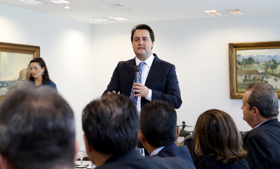 O governador Carlos Massa Ratinho Júnior assinou a autorização para nomeação de 263 professores para as universidades estaduais do Paraná. São profissionais de diversas áreas acadêmicas aprovados em concursos públicos realizados em anos anteriores e que ainda não haviam sido chamados. Curitiba,12/03/2020 Foto:Jaelson Lucas / AEN