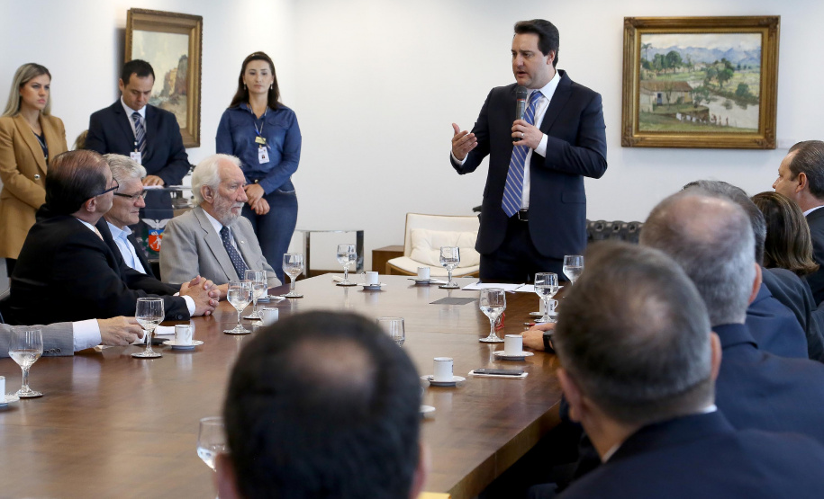 O governador Carlos Massa Ratinho Júnior assinou a autorização para nomeação de 263 professores para as universidades estaduais do Paraná. São profissionais de diversas áreas acadêmicas aprovados em concursos públicos realizados em anos anteriores e que ainda não haviam sido chamados. Curitiba,12/03/2020 Foto:Jaelson Lucas / AEN