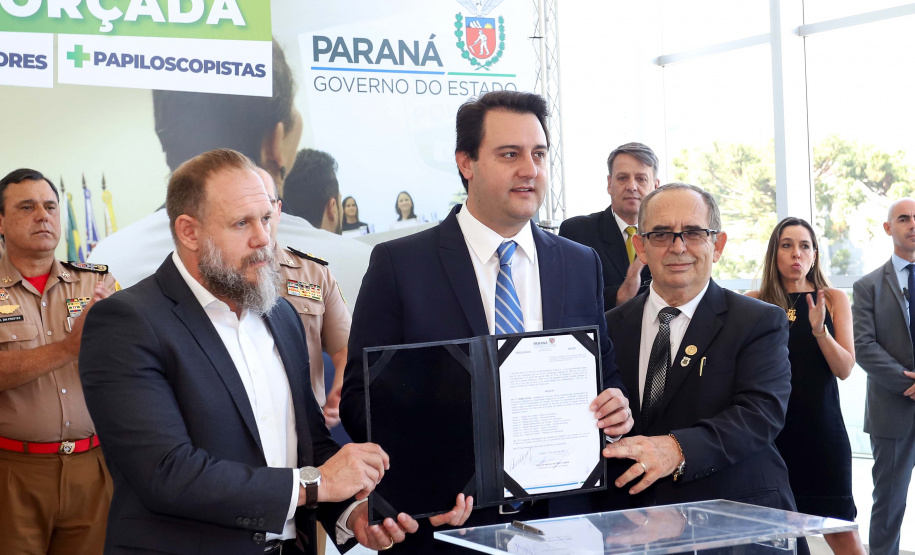 O governador Carlos Massa Ratinho Junior formaliza nesta quinta-feira (12) a convocação de aprovados do concurso de 2018 de escrivães da Polícia Civil do Paraná.
Curitiba, 12-03-20.
Foto: Arnaldo Alves / AEN.