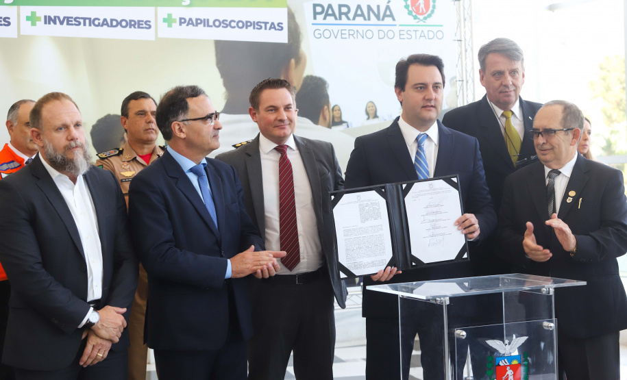 O governador Carlos Massa Ratinho Junior formaliza nesta quinta-feira (12) a convocação de aprovados do concurso de 2018 de escrivães da Polícia Civil do Paraná.
Curitiba, 12-03-20.
Foto: Arnaldo Alves / AEN.