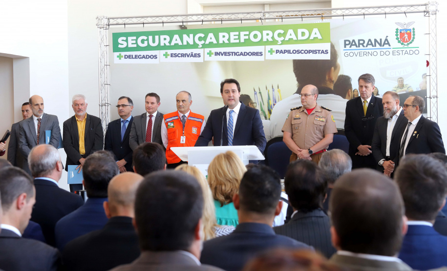 O governador Carlos Massa Ratinho Junior formaliza nesta quinta-feira (12) a convocação de aprovados do concurso de 2018 de escrivães da Polícia Civil do Paraná.
Curitiba, 12-03-20.
Foto: Arnaldo Alves / AEN.