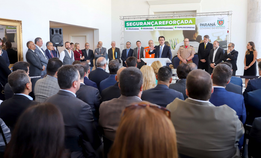 O governador Carlos Massa Ratinho Junior formaliza nesta quinta-feira (12) a convocação de aprovados do concurso de 2018 de escrivães da Polícia Civil do Paraná.
Curitiba, 12-03-20.
Foto: Arnaldo Alves / AEN.