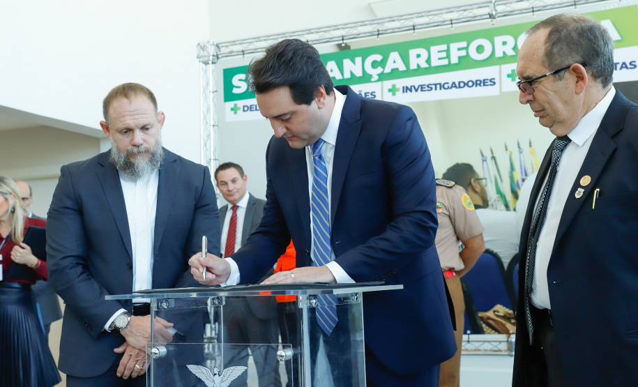 O governador Carlos Massa Ratinho Junior formaliza a convocação de aprovados do concurso de 2018 de escrivães da Polícia Civil do Paraná.