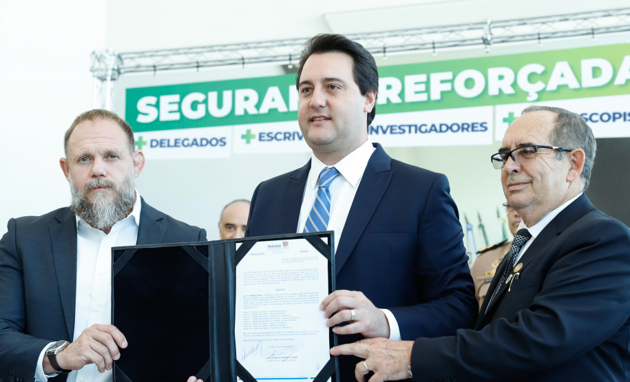 O governador Carlos Massa Ratinho Junior formaliza a convocação de aprovados do concurso de 2018 de escrivães da Polícia Civil do Paraná.