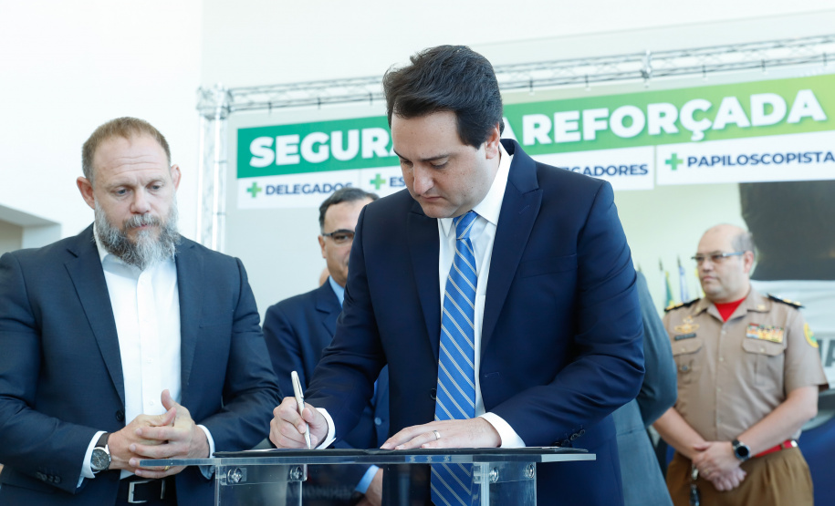 O governador Carlos Massa Ratinho Junior formaliza a convocação de aprovados do concurso de 2018 de escrivães da Polícia Civil do Paraná.