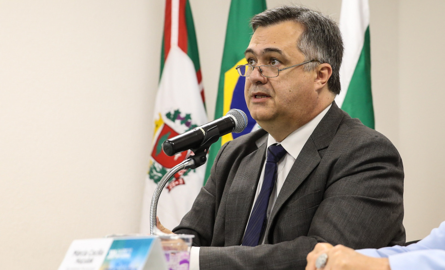 O secretário de Estado da Saúde, Beto Preto, e a secretária municipal de Saúde de Curitiba, Márcia Huçulak, apresentam em entrevista coletiva os números e informações sobre os casos em investigação do coronavírus (Covid-19), nesta quinta-feira (12) na Secretaria de Estado da Saúde.  12/03/2020  -  Foto: Geraldo Bubniak/AEN