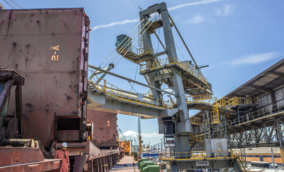 Ainda sem sentir os reflexos do “efeito econômico” do novo coronavírus, terminais paranaenses fecham o segundo mês do ano com leve alta na movimentação geral.
Foto: Claudio Neves/APPA