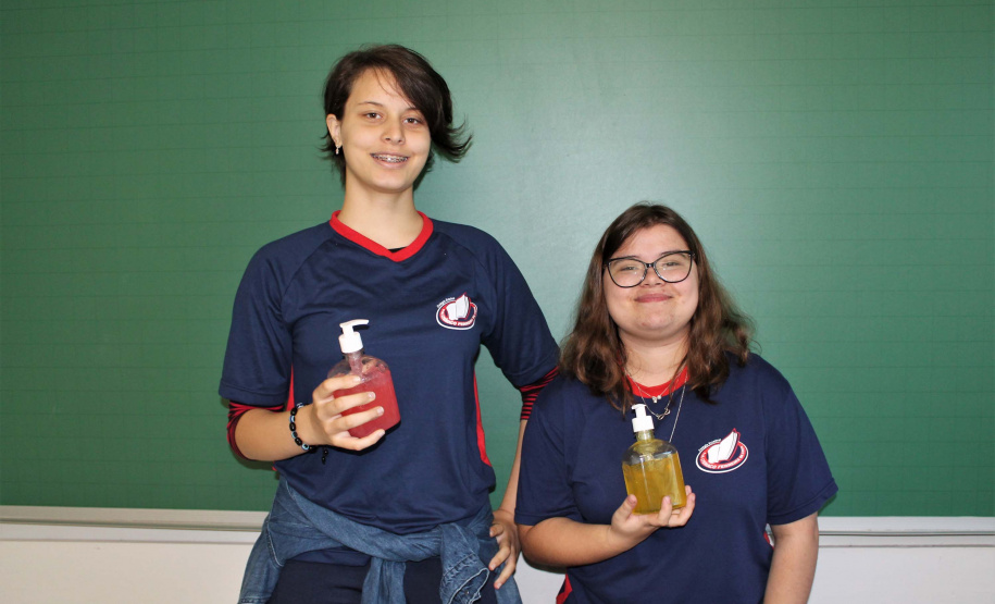 O surto do novo coronavírus acendeu um alerta nas escolas estaduais do Paraná quanto à prevenção da doença. Além das tradicionais orientações de higiene, cartazes informativos e rodas de conversa, as instituições de ensino conseguem conscientizar os estudantes por meio do conteúdo abordado nas aulas. Foto:Silvio Turra/SEED