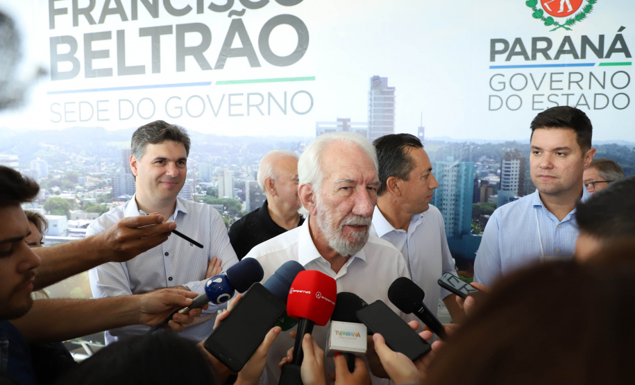 Francisco Beltrão, no Sudoeste do Estado, é a capital do Estado. O vice-governador Darci Piana assinou nesta sexta-feira (13) o decreto de transferência da capital administrativa do Paraná para o município e inaugurou a agenda de despachos e liberações do Poder Executivo com lideranças políticas e empresariais da região.