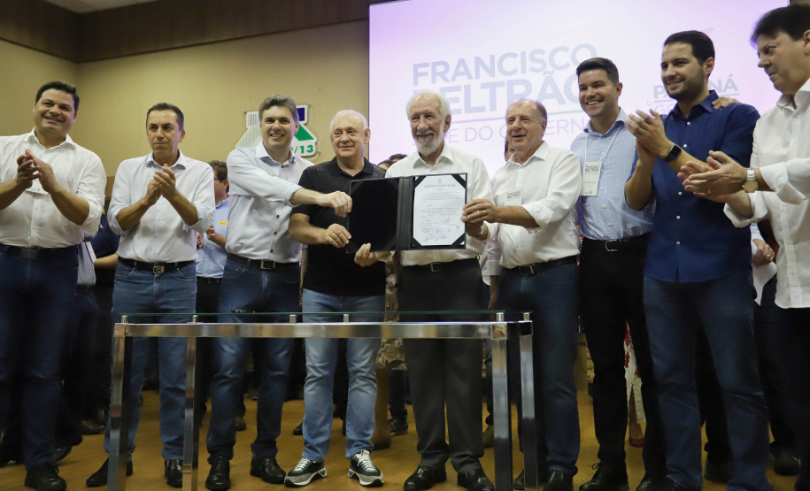 Francisco Beltrão, no Sudoeste do Estado, é a capital do Estado. O vice-governador Darci Piana assinou nesta sexta-feira (13) o decreto de transferência da capital administrativa do Paraná para o município e inaugurou a agenda de despachos e liberações do Poder Executivo com lideranças políticas e empresariais da região.