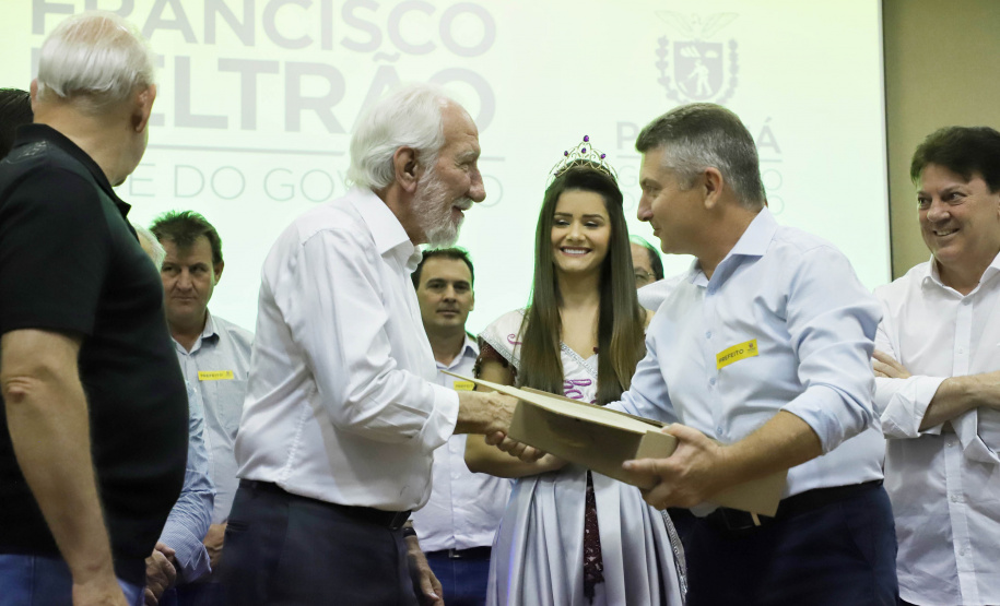 Francisco Beltrão, no Sudoeste do Estado, é a capital do Estado. O vice-governador Darci Piana assinou nesta sexta-feira (13) o decreto de transferência da capital administrativa do Paraná para o município e inaugurou a agenda de despachos e liberações do Poder Executivo com lideranças políticas e empresariais da região.