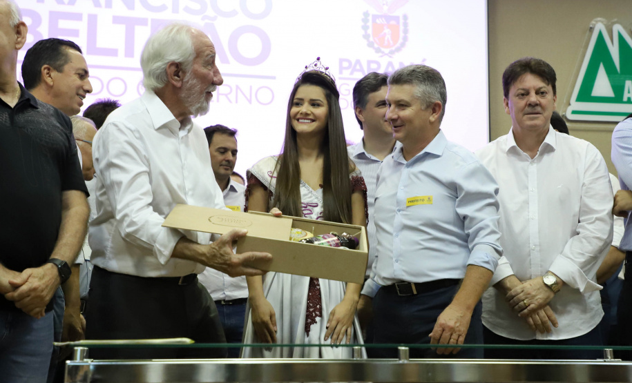 Francisco Beltrão, no Sudoeste do Estado, é a capital do Estado. O vice-governador Darci Piana assinou nesta sexta-feira (13) o decreto de transferência da capital administrativa do Paraná para o município e inaugurou a agenda de despachos e liberações do Poder Executivo com lideranças políticas e empresariais da região.