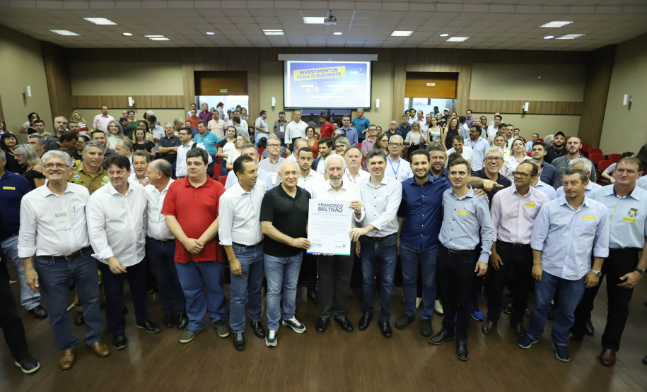 Francisco Beltrão, no Sudoeste do Estado, é a capital do Estado. O vice-governador Darci Piana assinou nesta sexta-feira (13) o decreto de transferência da capital administrativa do Paraná para o município e inaugurou a agenda de despachos e liberações do Poder Executivo com lideranças políticas e empresariais da região.