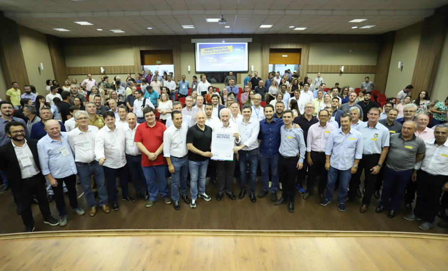 Francisco Beltrão, no Sudoeste do Estado, é a capital do Estado. O vice-governador Darci Piana assinou nesta sexta-feira (13) o decreto de transferência da capital administrativa do Paraná para o município e inaugurou a agenda de despachos e liberações do Poder Executivo com lideranças políticas e empresariais da região.